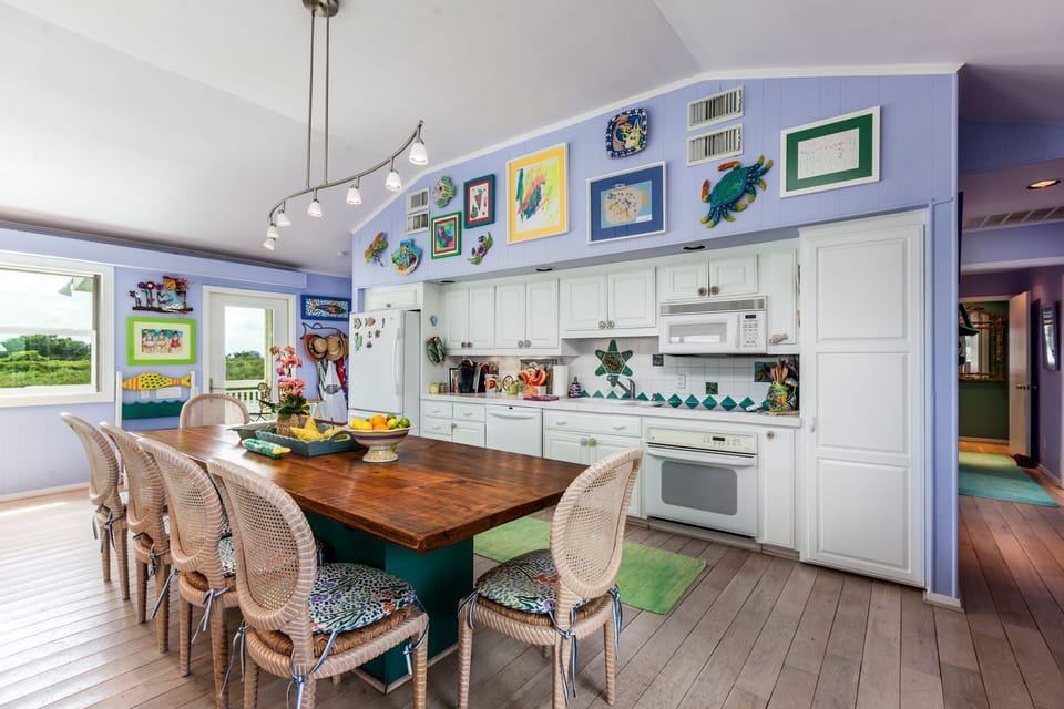 Kitchen - Countertop Dining For 6 - Second Floor