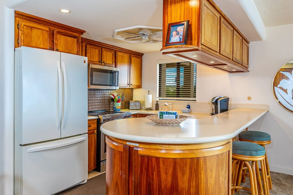 Kitchen features all major appliances