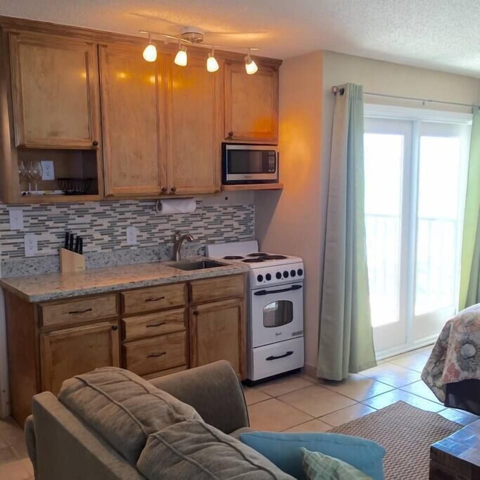 Kitchen &amp; balcony