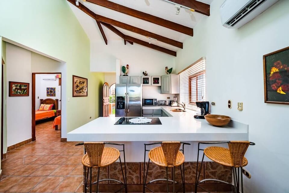 Pull up a chair to eat at this breakfast bar. 