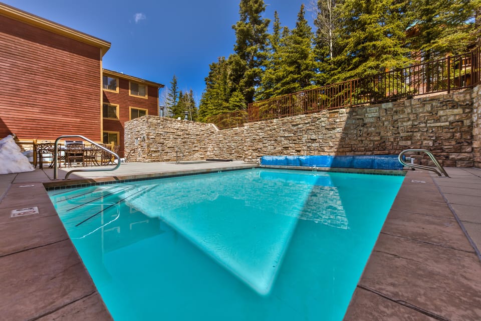 Communal Pool and Hot Tub at Black Bear Lodge