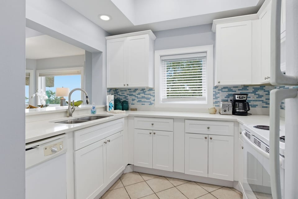 539 Shorewood - Fully Equipped Kitchen