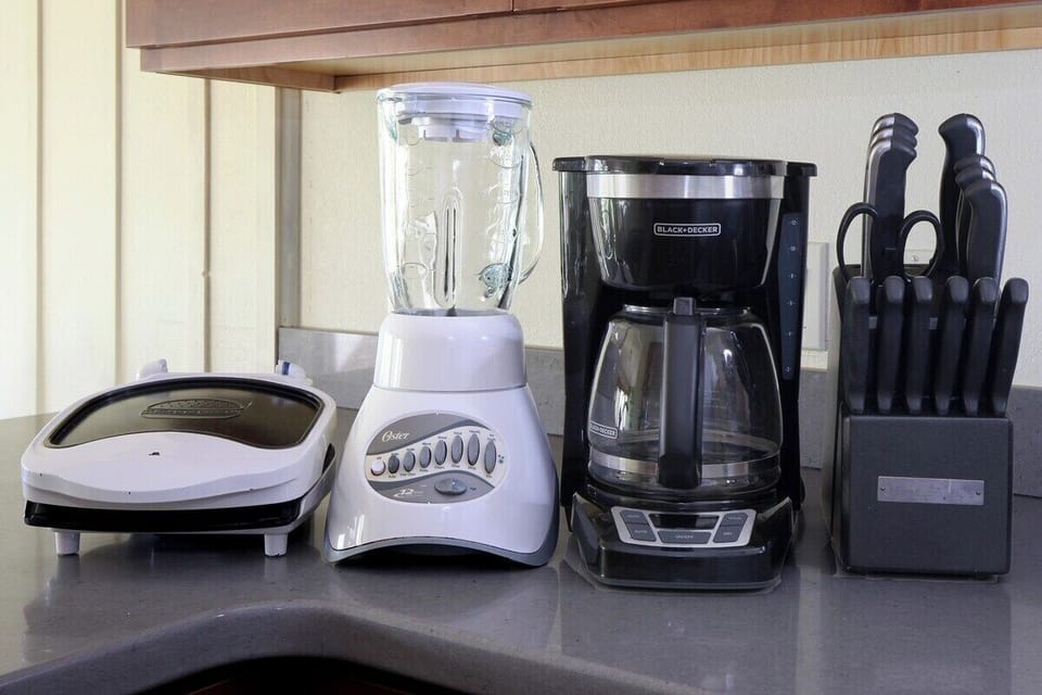 Fully Equipped Kitchen - Manualoha 102