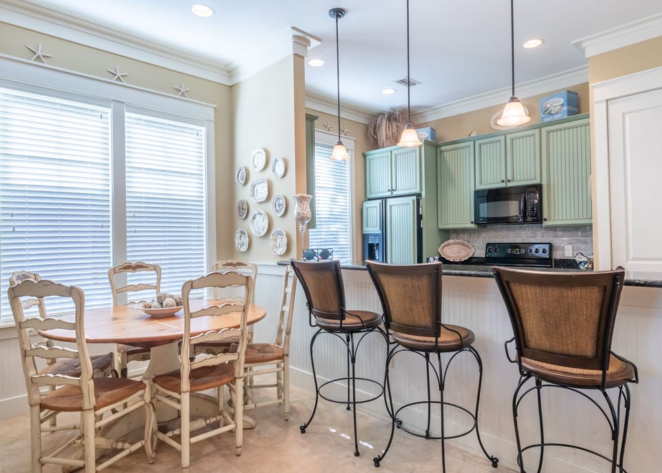 Dining table and Kitchen Bar seating