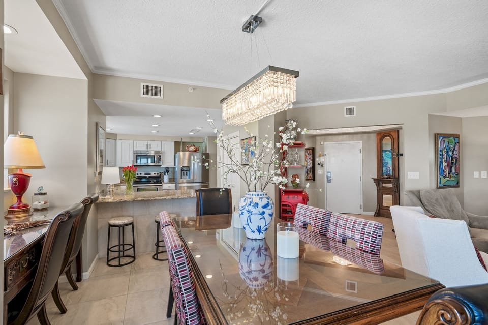 Dining Room & Kitchen