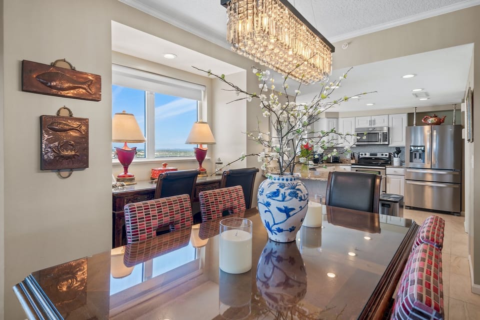Dining Room & Kitchen