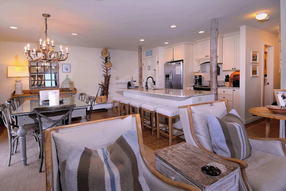 Dining/kitchen
