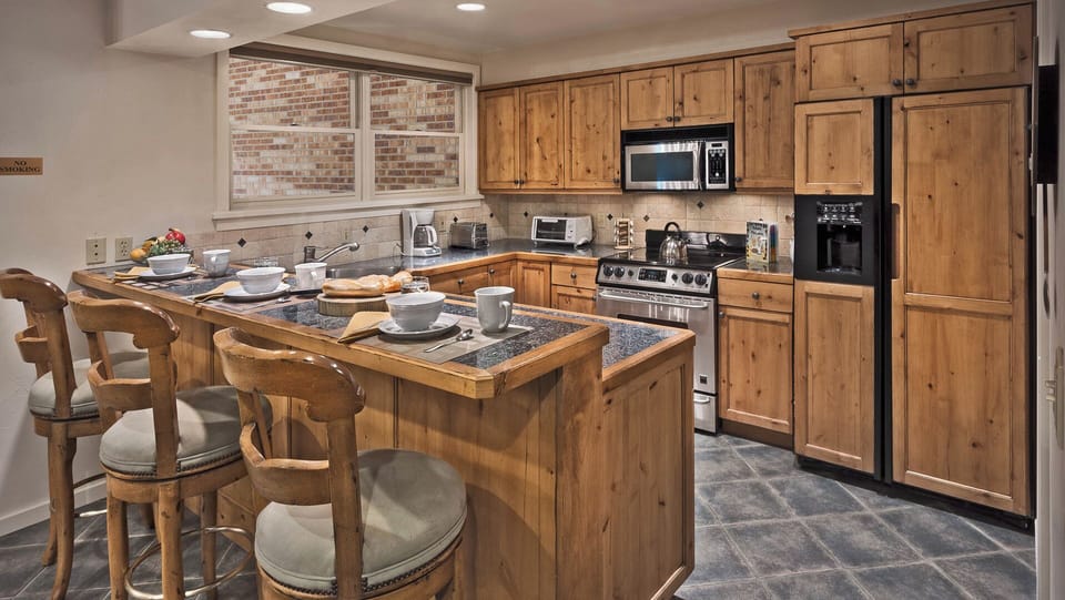 Kitchen, Main Level