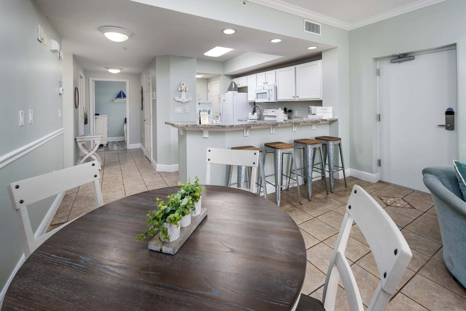 Kitchen/Dining area