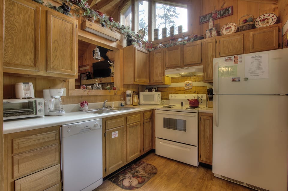 Full Kitchen - Fully-equipped kitchen.