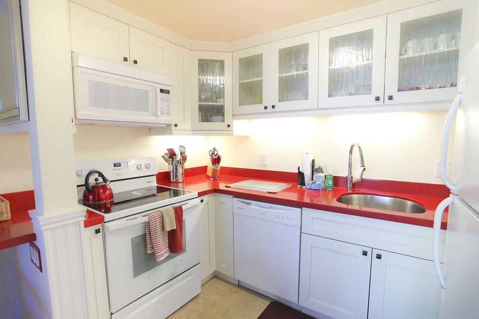 B15 Beachfront, adult and child friendly pool. - Newly remodeled Hawaiian decor kitchen with quartz counters and new appliances.  This fully stocked kitchen has everything you need for food preparation.