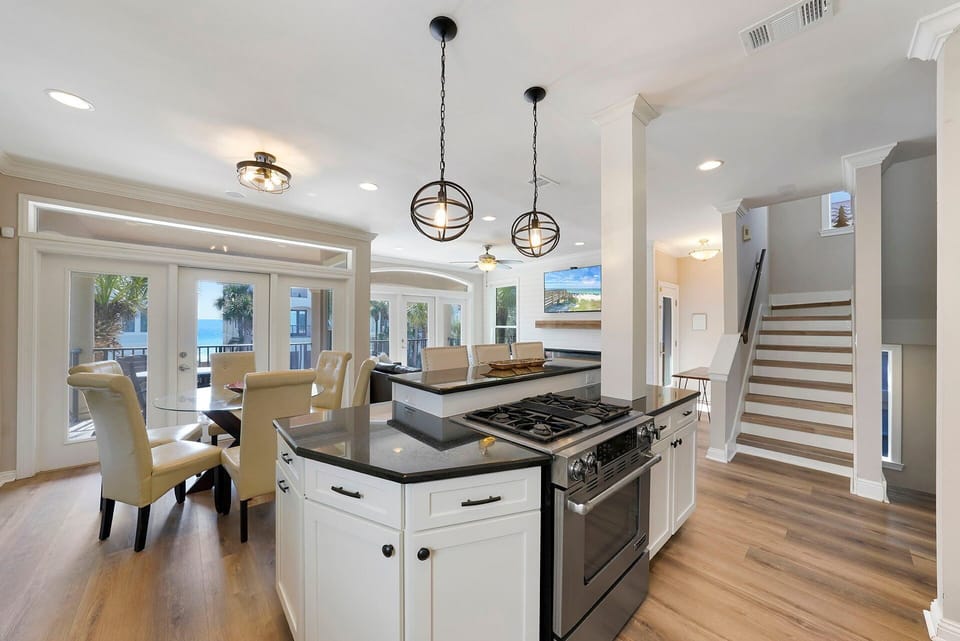Casa Lontano - Vacation Rental House with Community Pool and Hot Tub Near Beach in Destiny by the Sea Destin, Florida - Five Star Properties Destin/30A