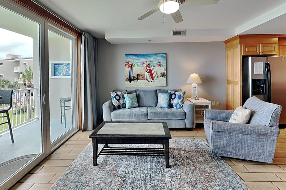 Living Area w. Sofa Sleeper