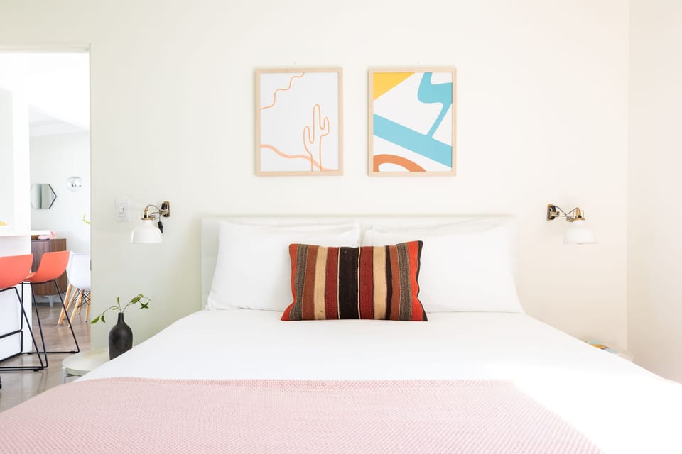 Queen bed.