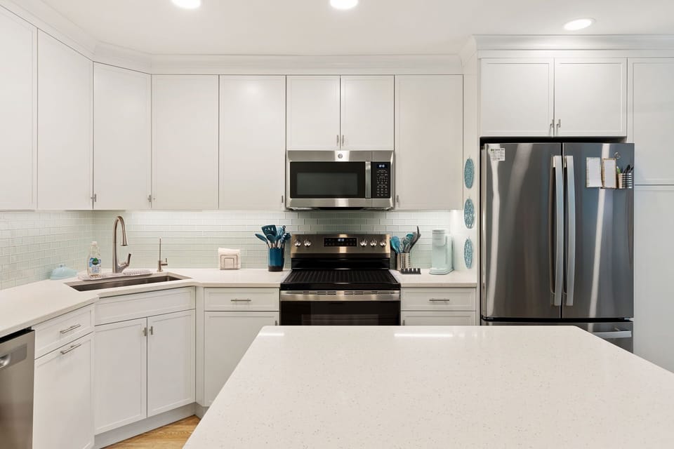 Full Kitchen with Island