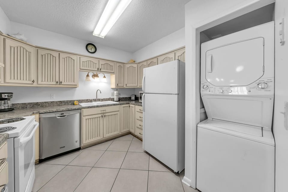 Amply Supplied Kitchen With Stackable Washer and Dryer