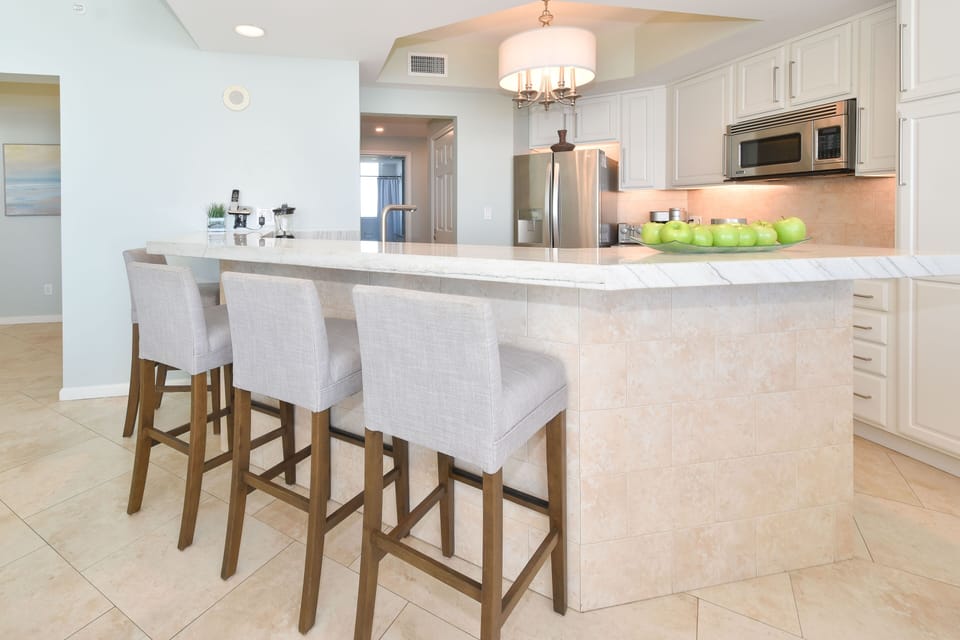 Silver Beach Towers East 1404 - Breakfast Bar