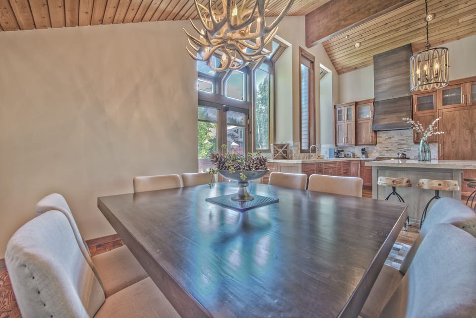 Dining Area with Seating for 10