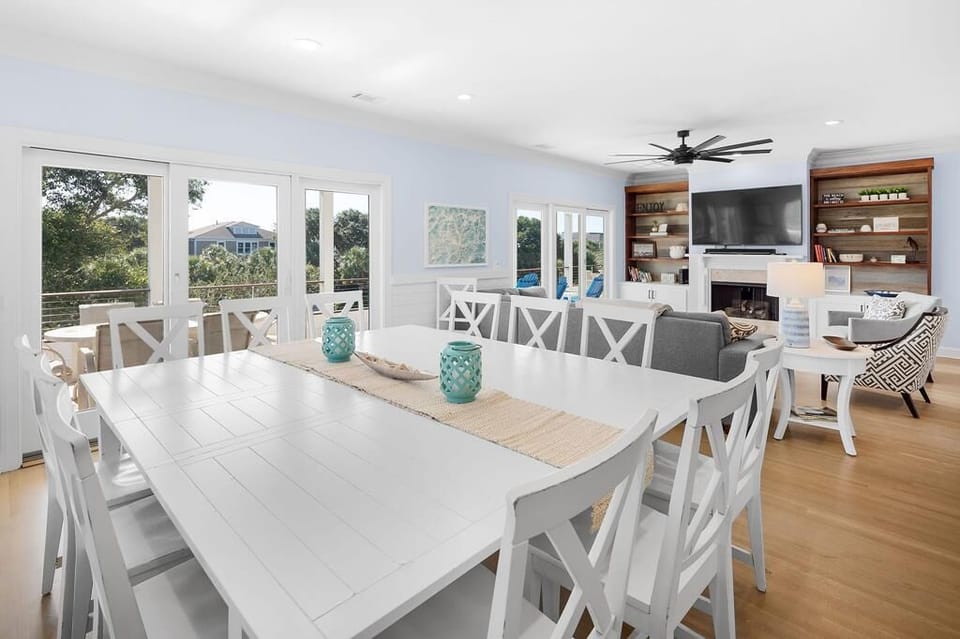 Dining Table & Chairs