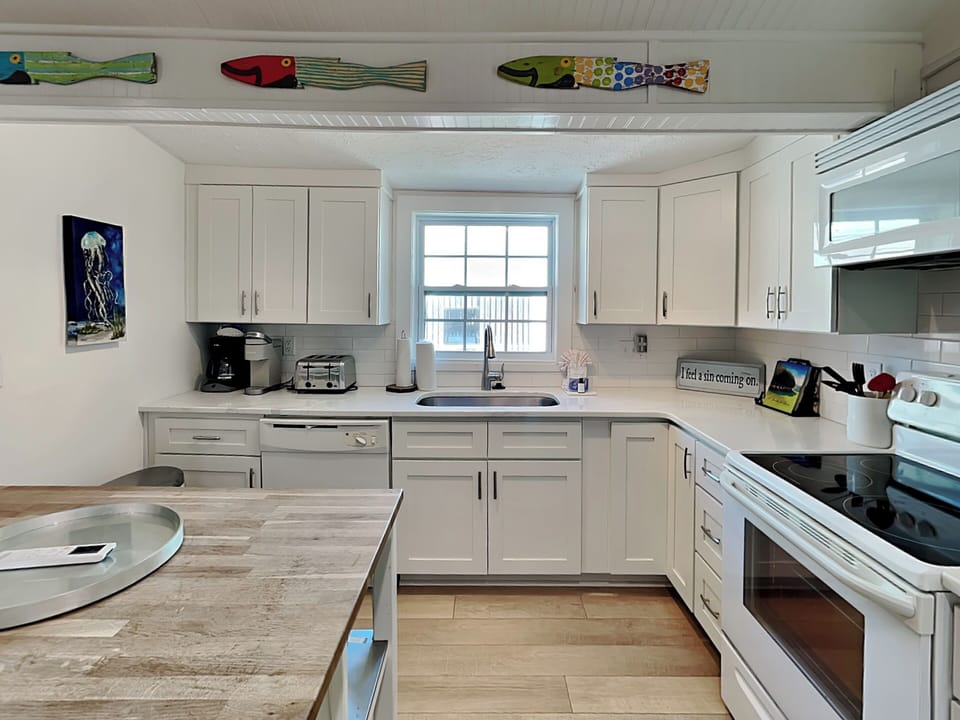Eat-In Kitchen