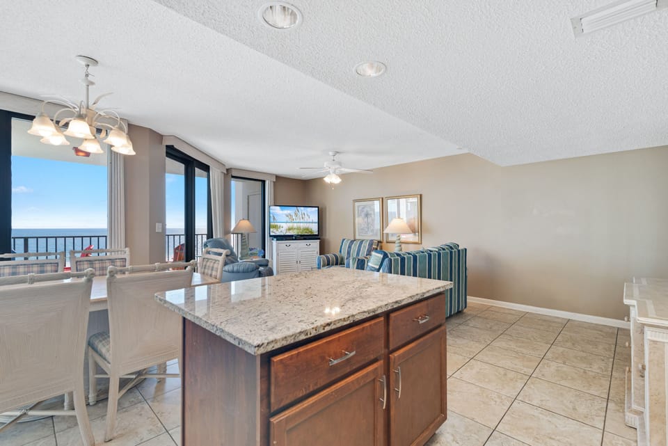 Full Size Kitchen complete with a Breakfast Bar