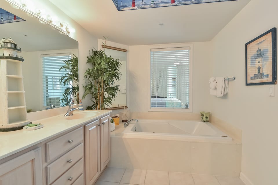 Silver Beach Towers East 1206 - Primary Bathroom