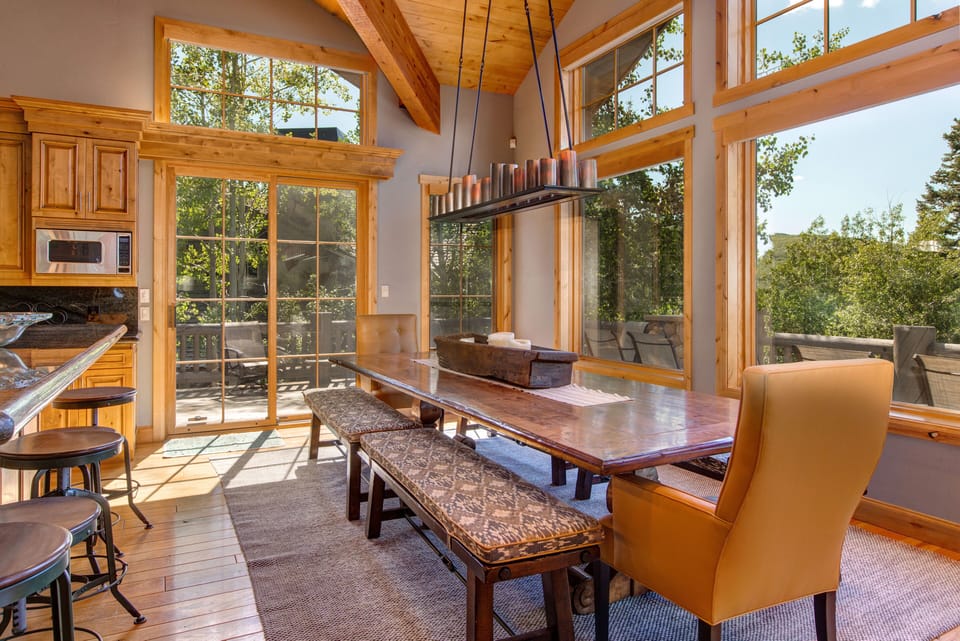 Dining Area with Seating for 10