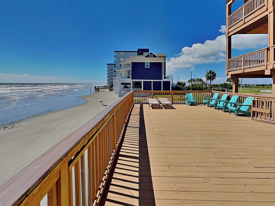 Beachfront Open Deck - Ocean Views