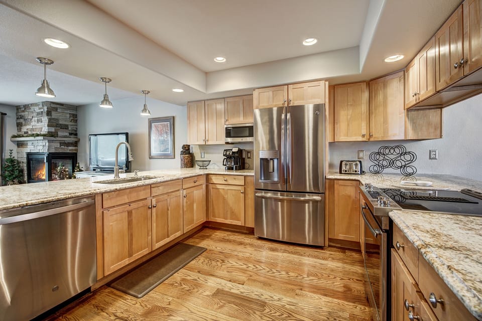 Kitchen, Stainless steel appliances 