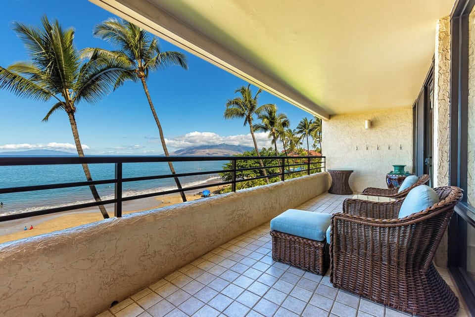 Expansive Lanai with Incredible Ocean Views!