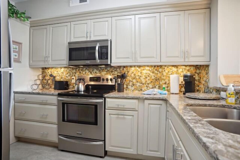 Stove/Range/Micro/Hood