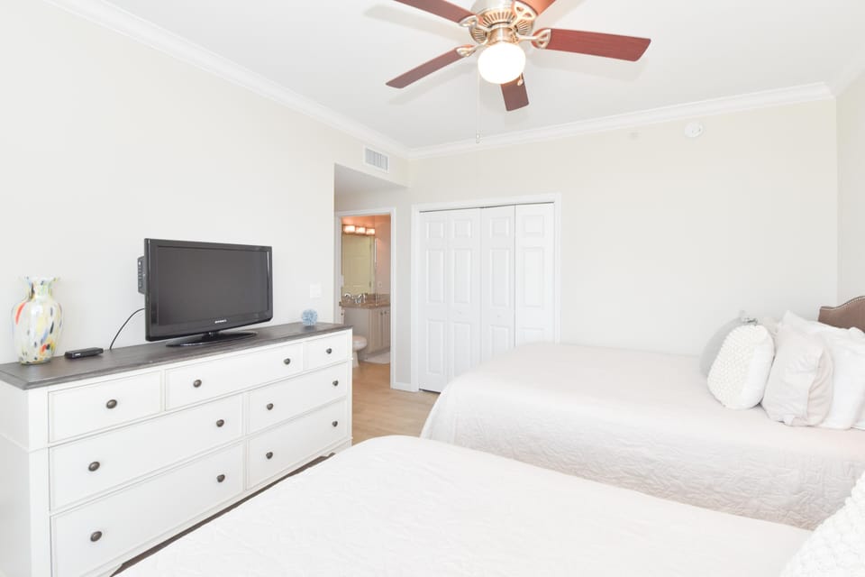 Silver Beach Towers East 1406 - Guest Bedroom