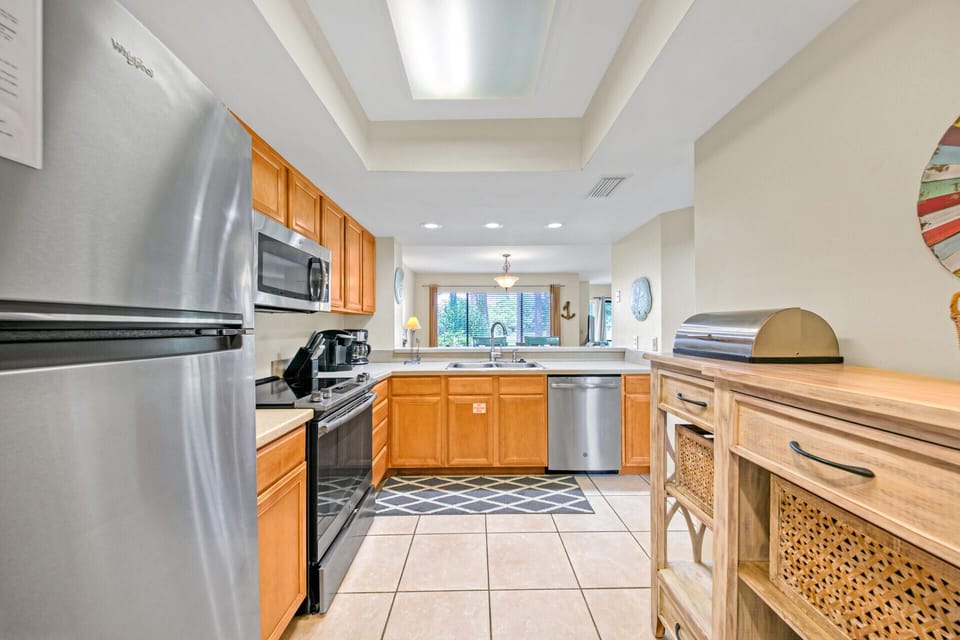 Fully Stocked Kitchen, You Won't Have To Bring A Thing Except Your Food