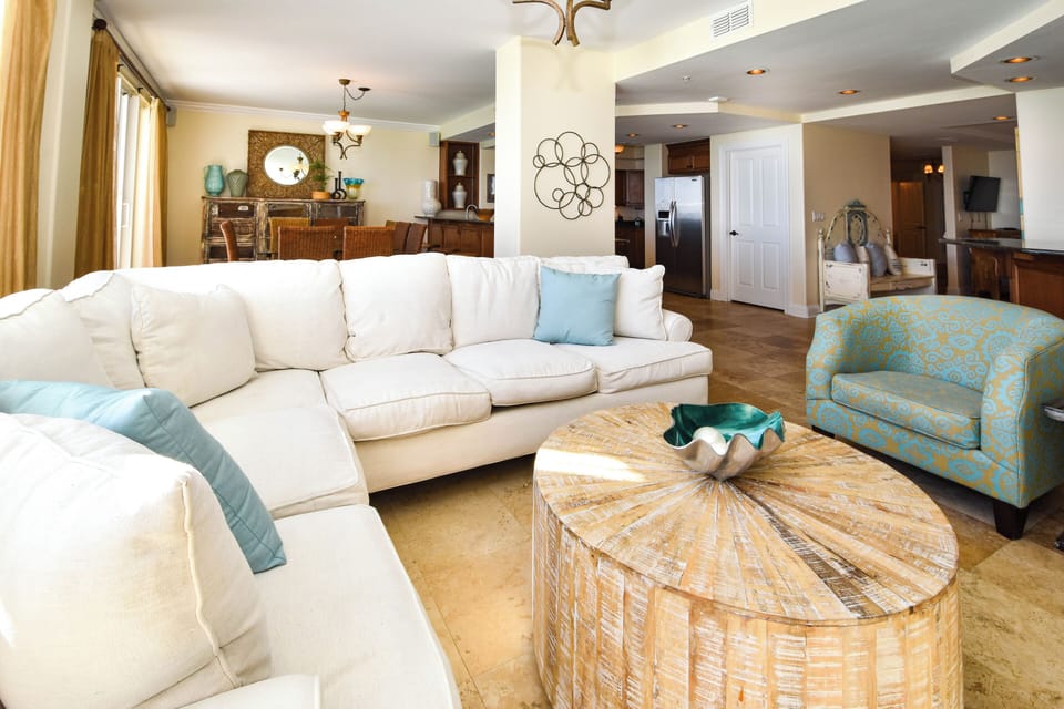 Majestic Sun 1106A - Living Area Open to Kitchen