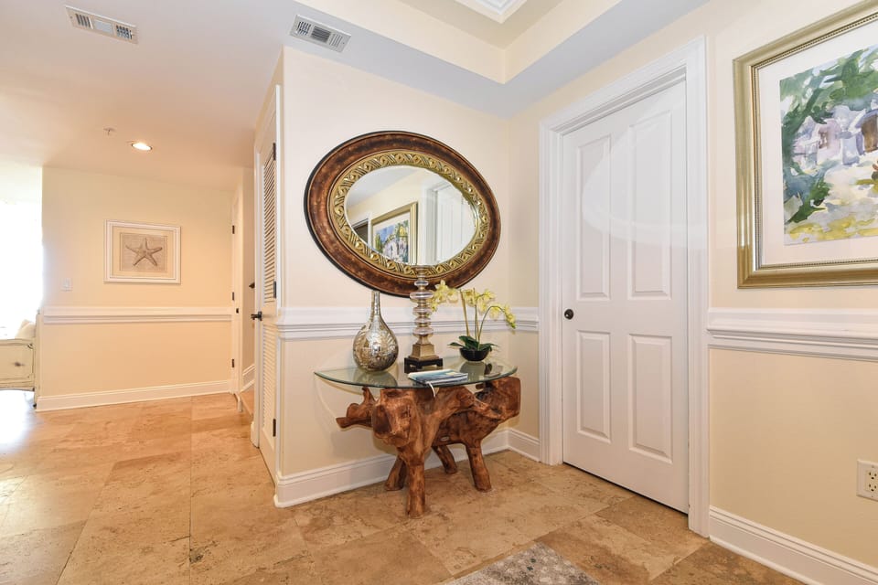 Majestic Sun 1106A - Entry Way