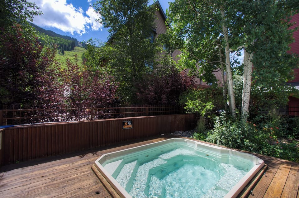 Lulu City hot tub