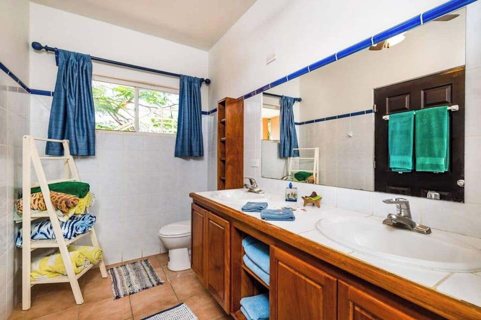 The towel rack makes it easy to prepare for the beach