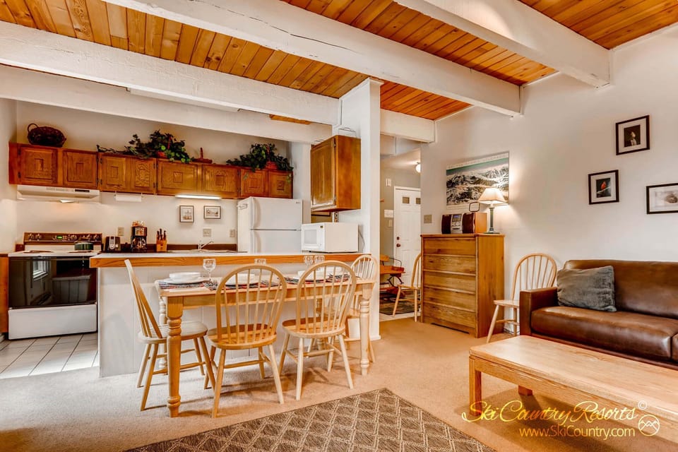 Kitchen/Dining area