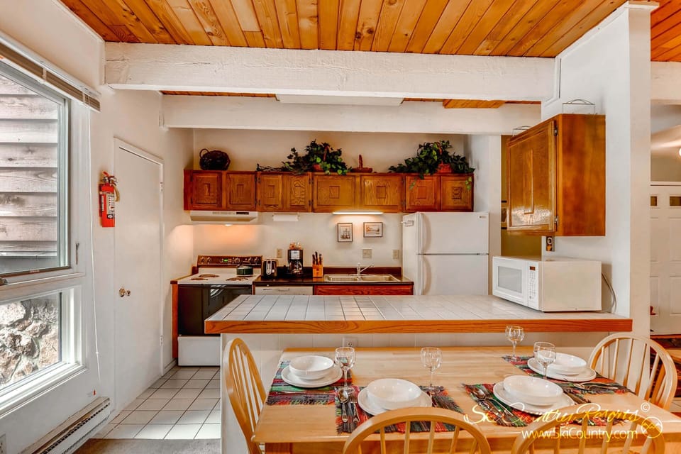 Kitchen/Dining area