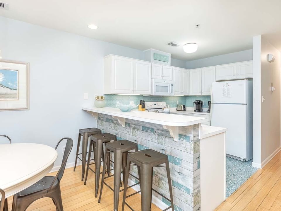 Breakfast Bar - Seating for 4