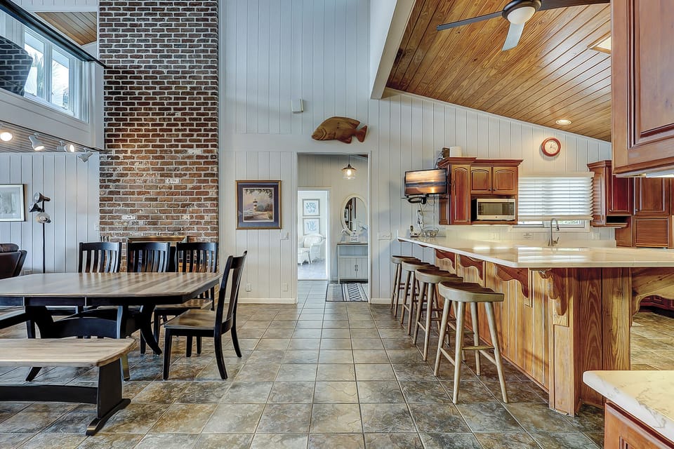 Kitchen/Dining Area