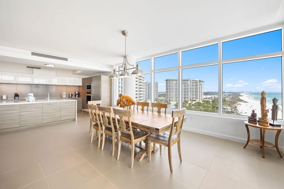 1900 Ninety Eight 801 - Dining Area and Kitchen