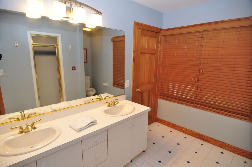 King  Master Bath (2) - Top Level