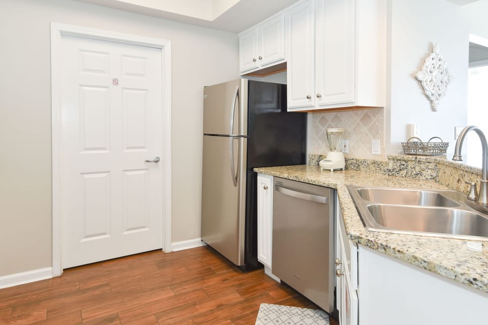 Silver Beach Towers East 602- Kitchen