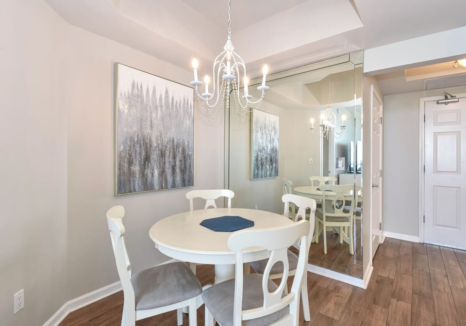 Silver Beach Towers East 602- Dining Area