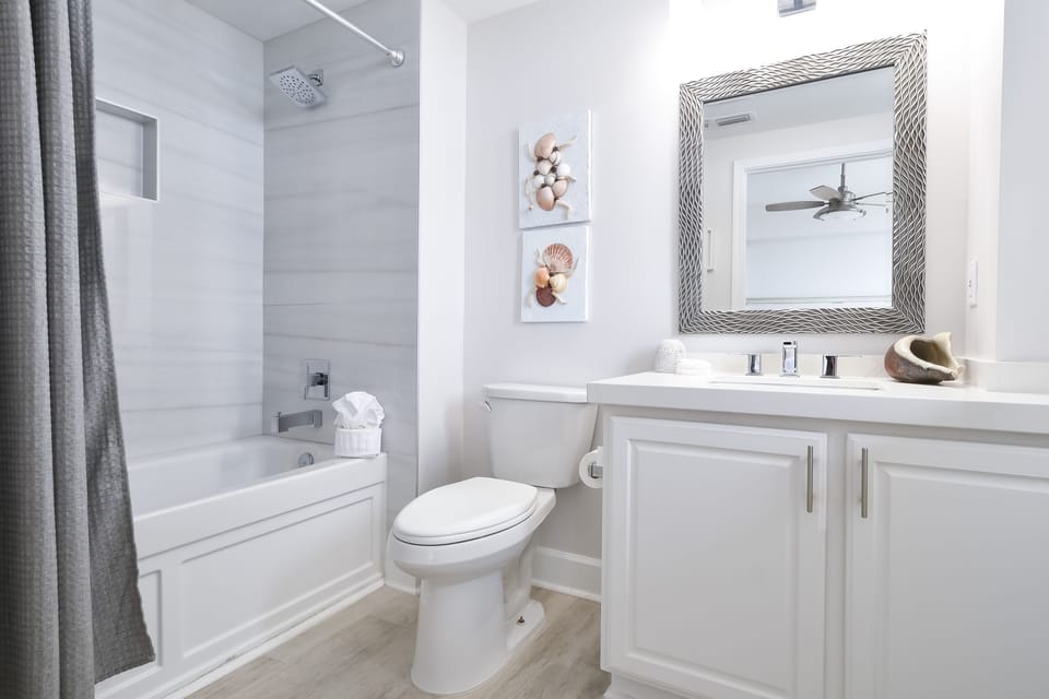 Silver Beach Towers East 1506- Guest Bathroom