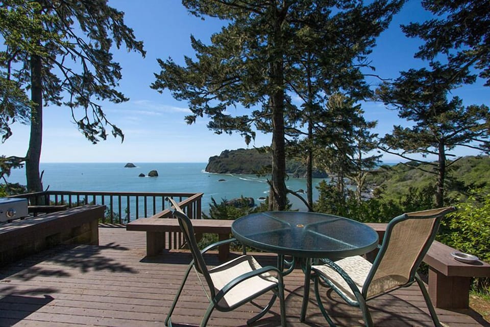 SEA CLIFF - SOAK UP THE OCEAN VIEWS!