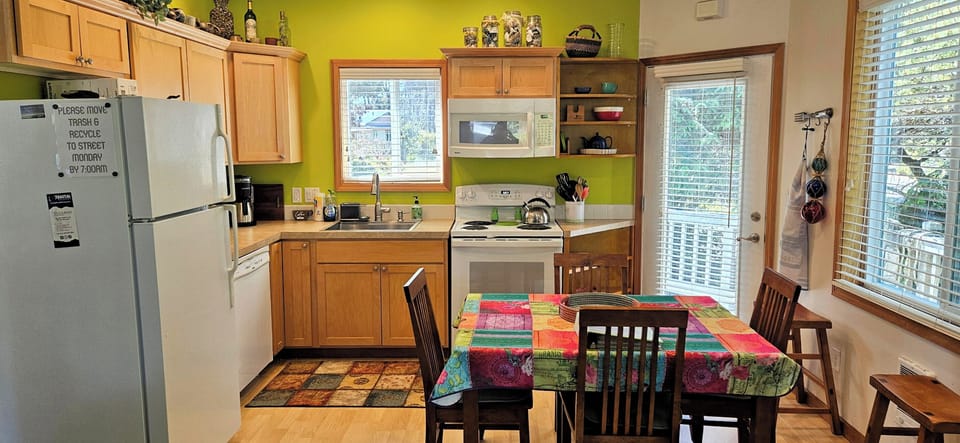 Dining table for 6 if you're really cozy
