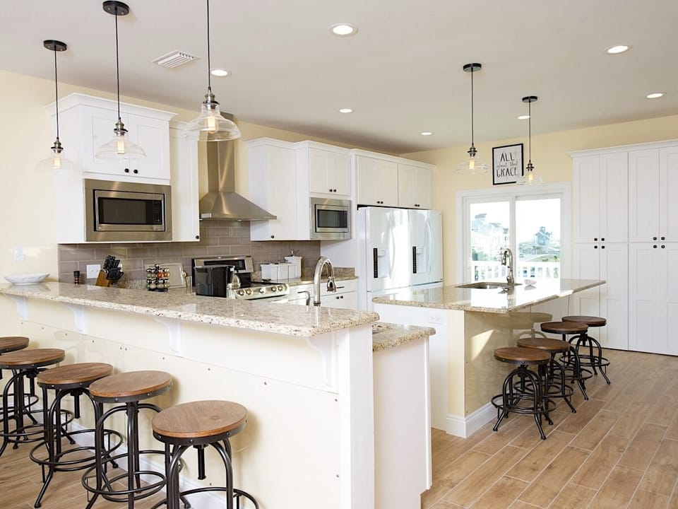Grace - Large, bright kitchen