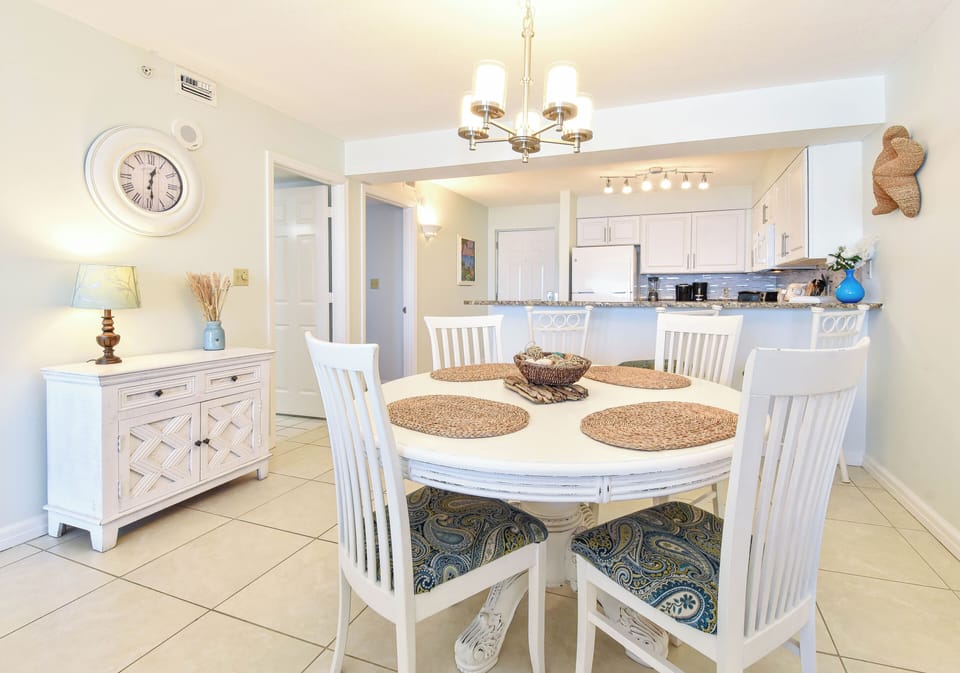 Pelican Beach Resort 2016- Dining Area and Breakfast Bar